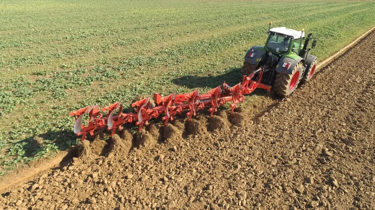 How to choose a mounted reversible plough, comparing fully mounted reversible ploughs and semi-mounted reversible ploughs