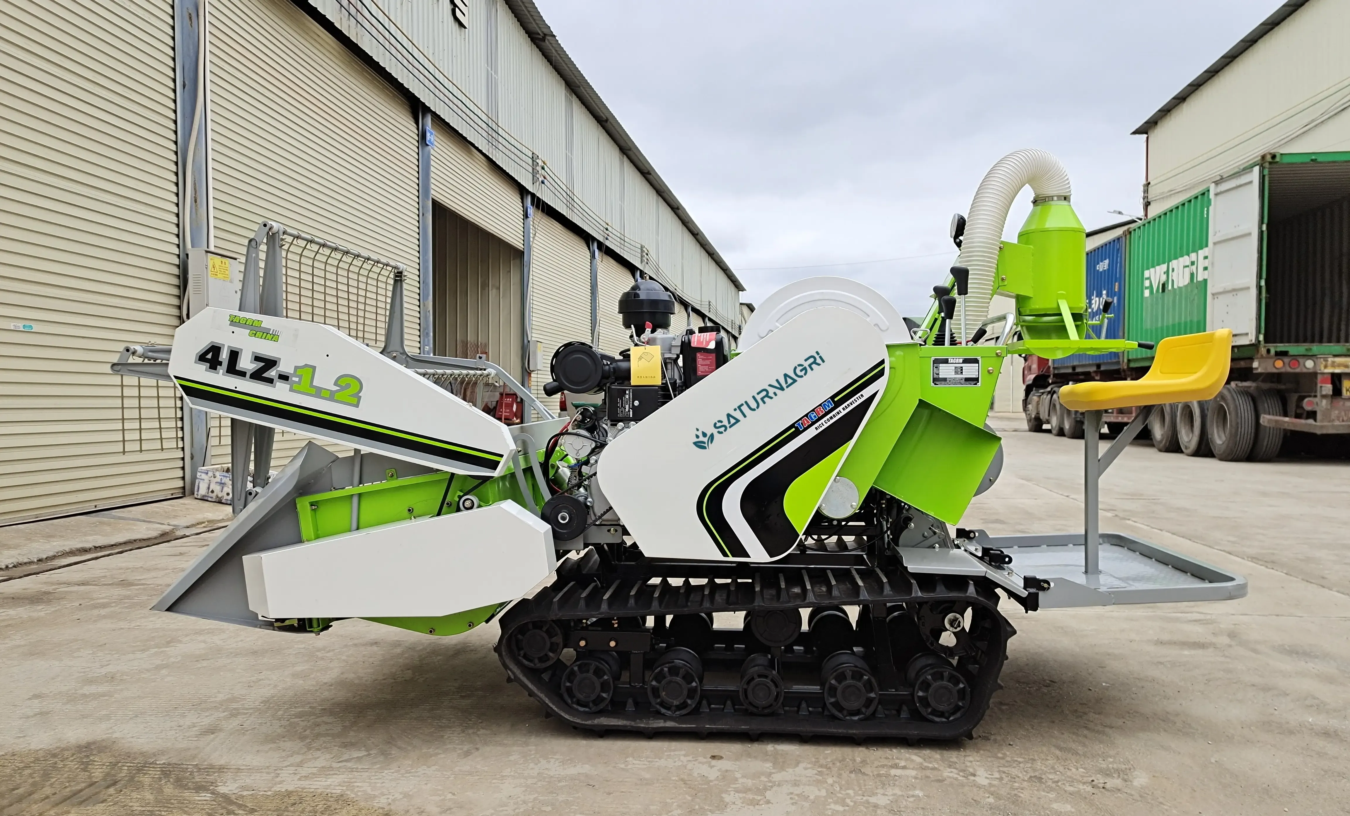 Small Rice and Wheat Combine Harvester