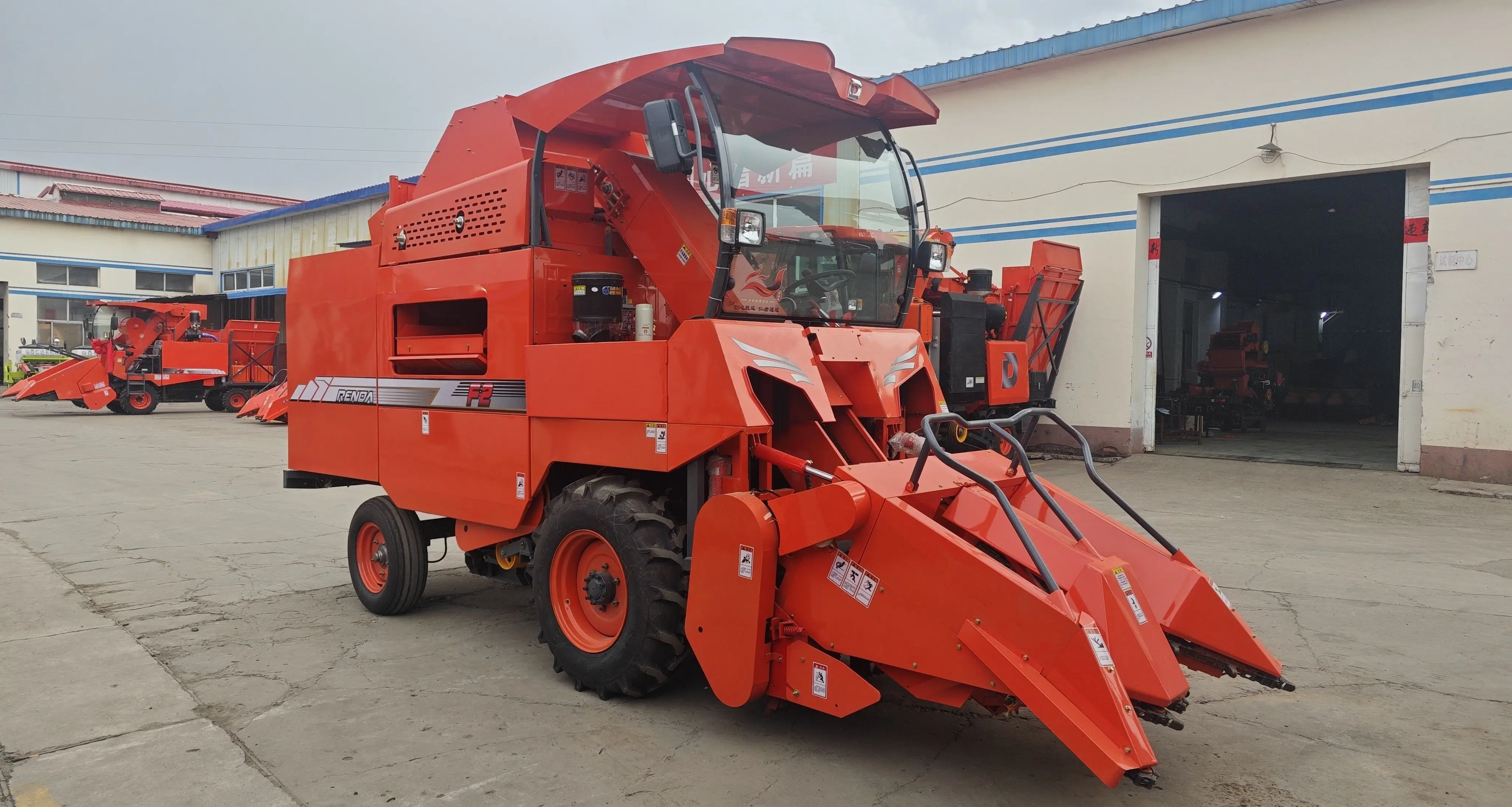 Two Rows Self-propelled Corn Harvester